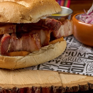 Pan Con Chicharron Desayuno