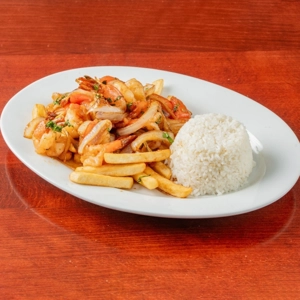 Camarones Saltado