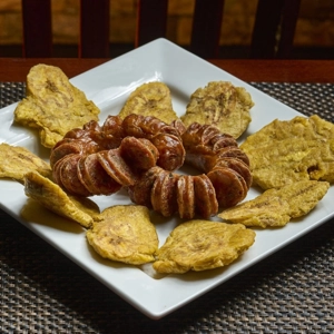 Chorizo con Tostones