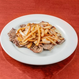 Bistec Encebollado