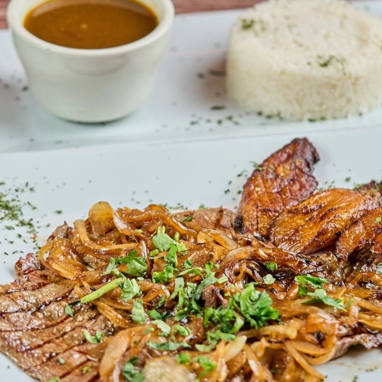 Bistec Encebollado