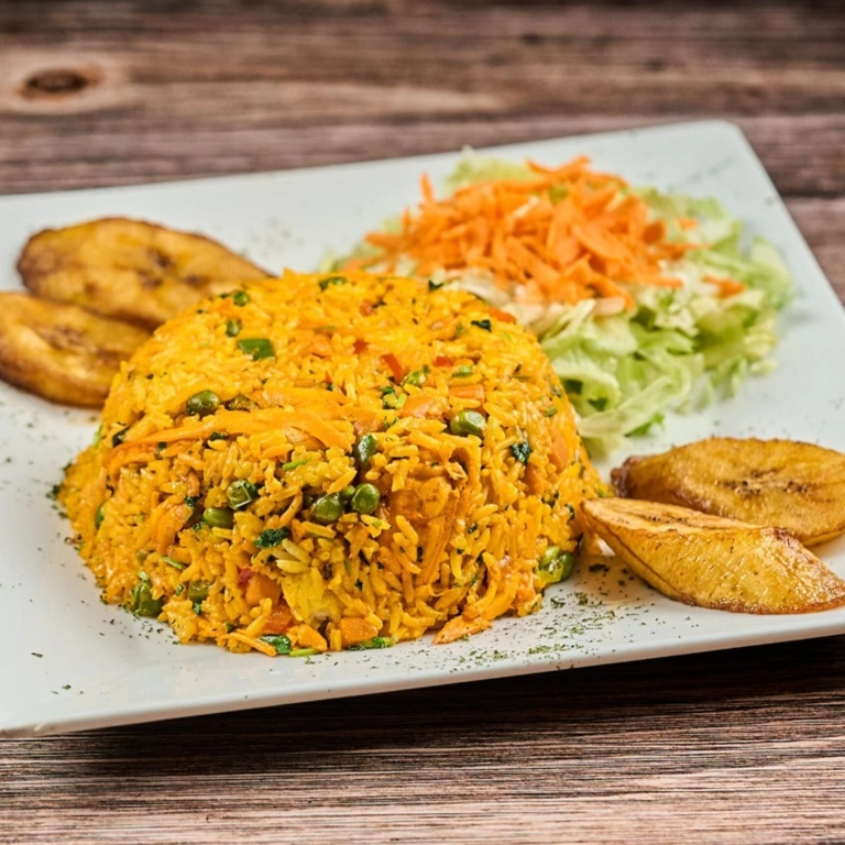 Arroz Con Pollo (Mixto) Ensalada y Maduro