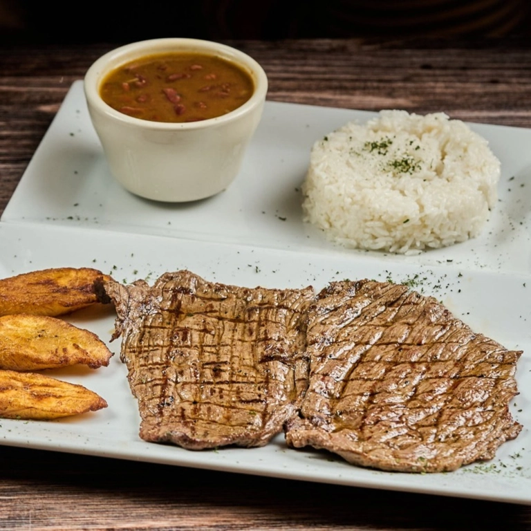 Carne Con Tostones