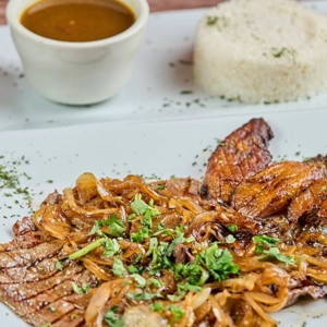Bistec Encebollado