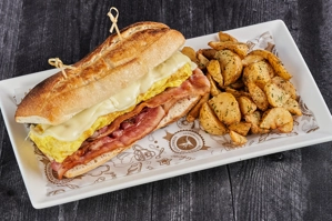 SANDWICH BACON, EGGS AND CHEESE 