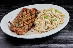 NEW YORK STEAK WITH PASTA(pasta con new York steak)
