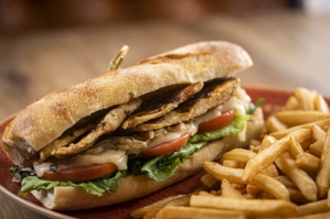 GRILLED CHICKEN SANDWICH(sandwich de pollo)