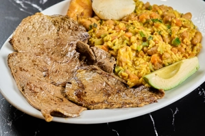 CALENTADO CON CARNE ASADA