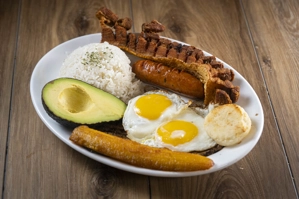 TRADITIONAL COLOMBIAN BANDEJA PAISA
