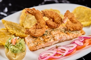 SALMON WITH CRISPY SHRIMP(salmon con crispy Camarón)