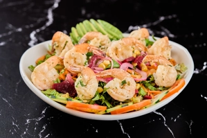 ENSALADA DE CAMARONES AL AJILLO 
