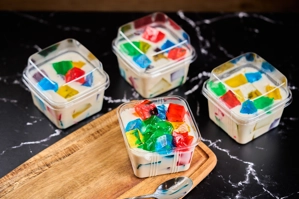 GELATINA DE SABORES( CON CREMA DE LECHE ,LECHERA,Y LECHEH EVAPORADA)