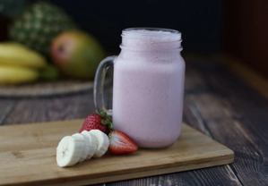 BATIDO DE BANANO Y FRESA
