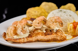 SEAFOOD-STYLE SALMON(salmon a la marinera)