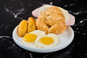 MINI CROISSANT CON JAMON Y QUESO