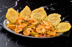 CAMARONES SALTEADOS
