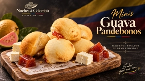 Mini pandebono de guayaba colombiano con trozos de guayaba y queso en una tabla de madera.