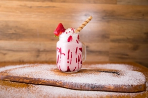 STRAWBERRY MILKSHAKE