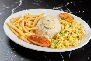 CHORIZO, HUEVOS REVUELTOS Y PAPITAS 
