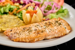 GRILLED SALMON(salmon à la Plancha)
