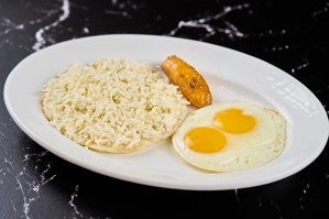 AREPA CON QUESO Y HUEVOS EN CACEROLA 