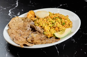 CALENTADO CON CARNE ASADA