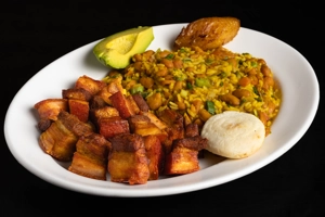 CALENTADO CON CHICHARRÓN