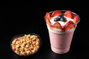 GRANOLA CON YOGURT