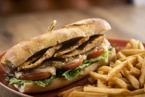 SANDWICH DE POLLO ASADO