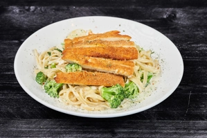PASTA WITH BREADED CHICKEN & BROCCOLI(pasta con pollo empanizado y brócoli)
