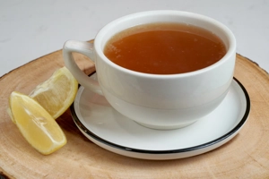 COLD SUGAR CANE DRINK WITH LEMON(aguapanela fría con limón)