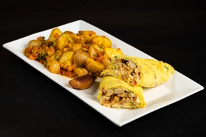 OMELETTE CON POLLO Y PAPA DE LA CASA