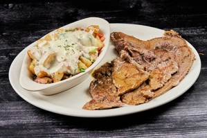 GRILLED BEEF WITH AU GRATIN POTATOES(Carne asada con papa gratinadas)
