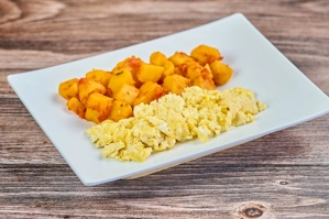Huevos Revueltos con Papas Caseras