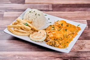 Lengua de res en salsa criolla