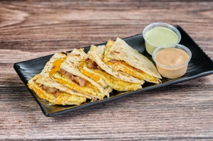 Quesadilla de Huevo, Tocino y Queso