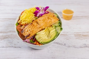 Aguacate y Mango con Salmón