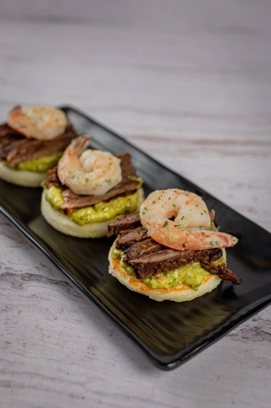 Mini Arepa de Mar y Tierra