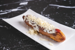 Plátano Maduro con Guayaba y Queso