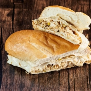 Sandwich de pollo desmechado