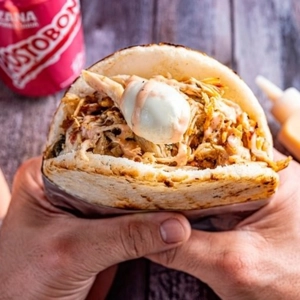Arepa Pollo Desmechado