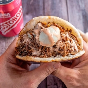 Arepa Carne Desmechada