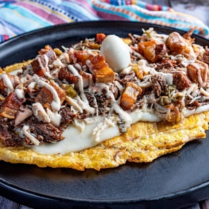 Patacon con Pollo Desmechado